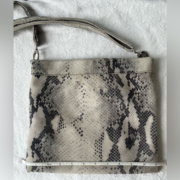 CoFi genuine leather Jess grey snake print crossbody bag - Picture 2 of 6